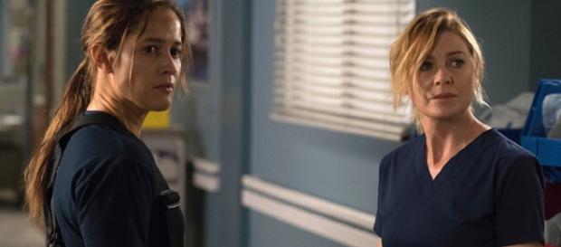 Ellen Pompeo e Jaina Lee Ortiz in Grey's Anatomy 14x13 Credit: TVserial Ellen Pompeo e Jaina Lee Ortiz in Grey's Anatomy 14x13 Credit: TVserial