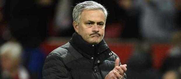 José Mourinho está treinando o Manchester United José Mourinho está treinando o Manchester United