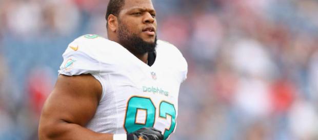 Ndamukong Suh declara qué está pasando verdaderamente con los grandes contratos de los atletas estrella Ndamukong Suh declara qué está pasando verdaderamente con los grandes contratos de los atletas estrella