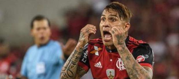 O atacante é um grande artilheiro O atacante é um grande artilheiro