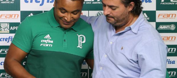 Roger Machado deve receber novo reforço. Roger Machado deve receber novo reforço.