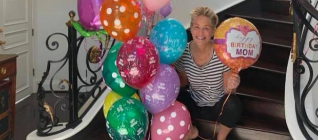 Sharon Stone, 60 anni senza trucco. Sharon Stone, 60 anni senza trucco.