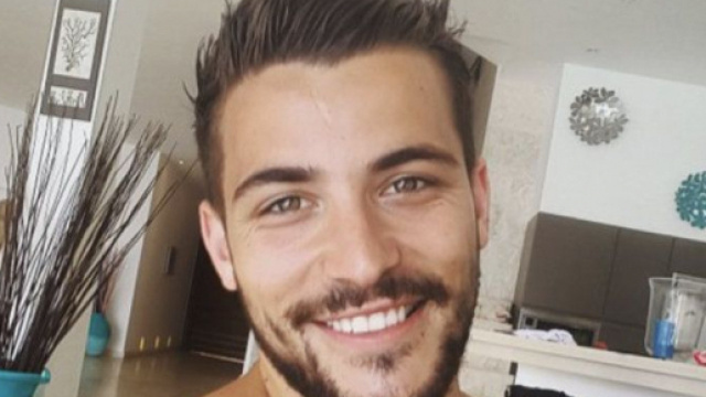 Public Buzz : Anthony Matéo pose nu... et les internautes le lui ... - public.fr