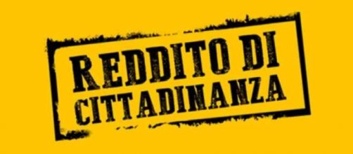 A Bari alcuni cittadini richiedono il reddito di cittadinanza promesso dal M5S