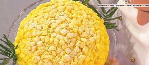 Dolci dopo il tiggì | Ricetta Torta Mimosa di Sal De Riso - ricetteintv.com
