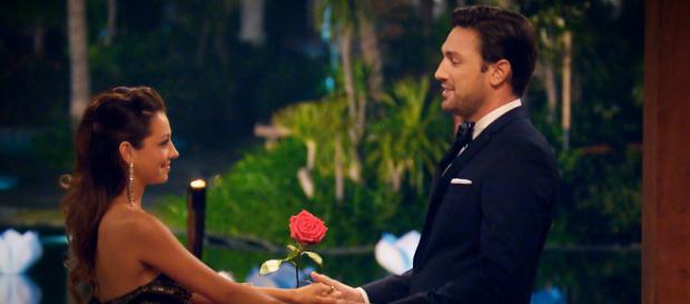 Der Bachelor: Beim Finale erhielt Kristina die letzte Rose - Foto: MG RTL D Der Bachelor: Beim Finale erhielt Kristina die letzte Rose - Foto: MG RTL D