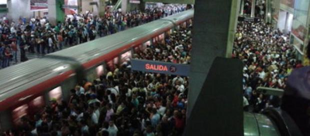 Historia de un Venezolano en el metro de Caracas Historia de un Venezolano en el metro de Caracas