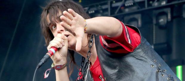 Julian Casablancas durante un concerto Julian Casablancas durante un concerto
