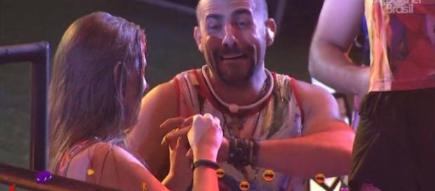 Kaysar e Patrícia 'trocam' alianças no ''BBB18'' Kaysar e Patrícia 'trocam' alianças no ''BBB18''