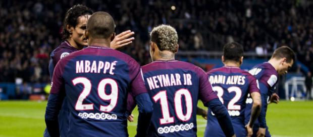 Neymar estava no Brasil se recuperando Neymar estava no Brasil se recuperando