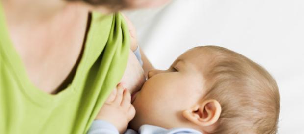 Nueve de cada diez nuevas madres se sienten incapaces de amamantar en público. Nueve de cada diez nuevas madres se sienten incapaces de amamantar en público.