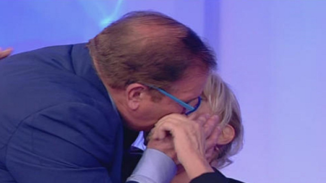 Uomini e donne: Domenico bacia Gemma Galgani