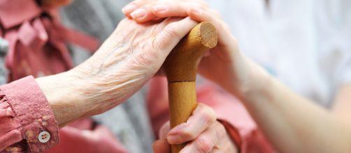 Assegni familiari per colf e badanti: le nuove regole Inps