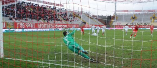 Nella foto, della Lega B, Diamanti batte Guarna e realizza il 2-0