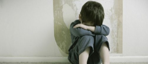 Violenze sessuali su un bambino di 5 anni da parte di un suo compagno di poco più grande
