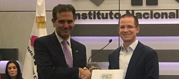 Ricardo Anaya se registra ante el INE Ricardo Anaya se registra ante el INE