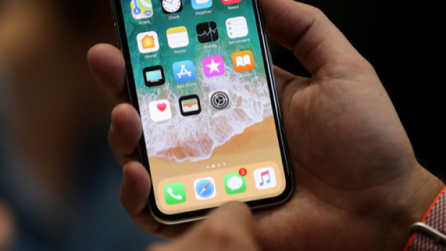 Apple pourrait retirer l'iPhone X de la vente plus tôt que prévu - rtl.fr