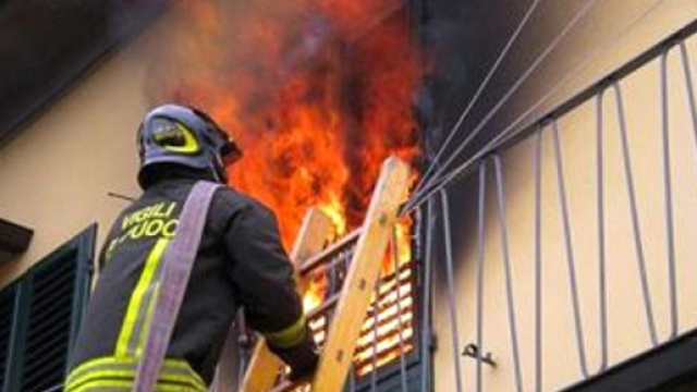 Incendio in abitazione (immagine d'archivio)