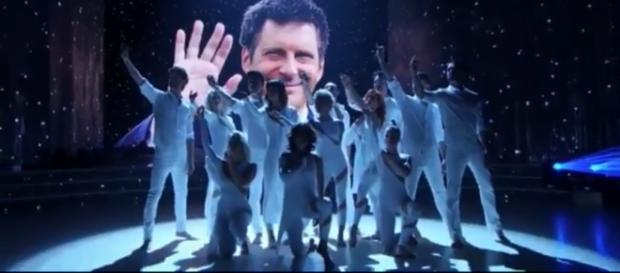 Ballando con le stelle 2018: commovente tributo a Fabrizio Frizzi Ballando con le stelle 2018: commovente tributo a Fabrizio Frizzi