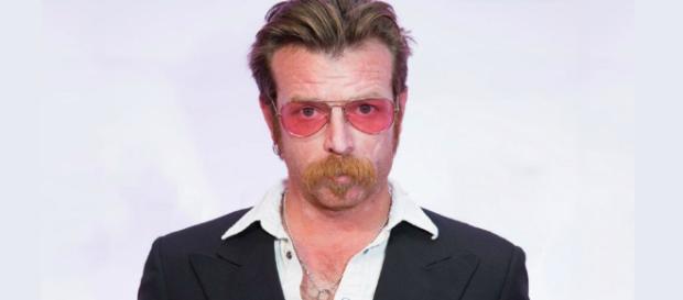 El líder de la agrupación Eagles of Death Metal se disculpa públicamente tras tildar de patéticos a los sobrevivientes de la masacre de Parkland. El líder de la agrupación Eagles of Death Metal se disculpa públicamente tras tildar de patéticos a los sobrevivientes de la masacre de Parkland.