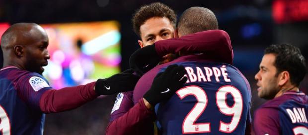 Foot PSG - PSG : Mbappé président du fan club de Neymar ! - Foot 01 - foot01.com Foot PSG - PSG : Mbappé président du fan club de Neymar ! - Foot 01 - foot01.com