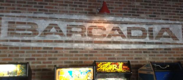 Great Pinball and Arcade Bars Around the World | (Image via Geek and Sundry/Youtube screencap) Great Pinball and Arcade Bars Around the World | (Image via Geek and Sundry/Youtube screencap)