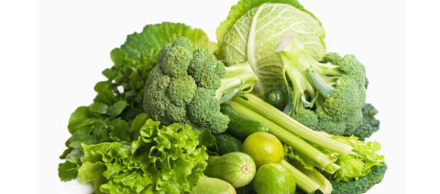 Los vegetales de hoja verde como la espinaca, escarola, guisantes, frutos secos, semillas de girasol son fuentes ricas en ácido fólico Los vegetales de hoja verde como la espinaca, escarola, guisantes, frutos secos, semillas de girasol son fuentes ricas en ácido fólico