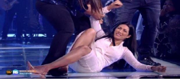 Queda da cantora foi assunto nas redes Queda da cantora foi assunto nas redes