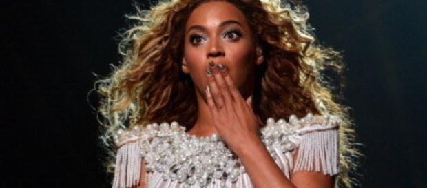Se descubrió quién mordió a Beyoncé | Breinguash - breinguash.com Se descubrió quién mordió a Beyoncé | Breinguash - breinguash.com