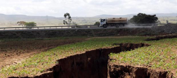 África se divide en dos mitades - lavanguardia.com África se divide en dos mitades - lavanguardia.com
