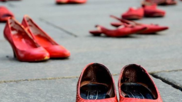 Scarpette rosse contro i femminicidi