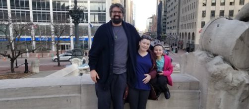 Amber Portwood and Andrew Glennon pose with Leah. [Photo via Twitter]