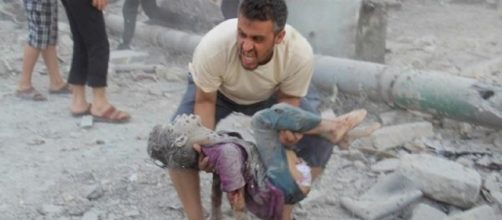 Bambini vittime dell'ennesimo bombardamento in Siria