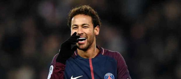 Neymar está se recuperando no Brasil Neymar está se recuperando no Brasil
