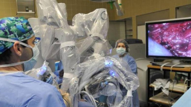 In sala operatoria il rene è espiantato con il robot - La Stampa - lastampa.it