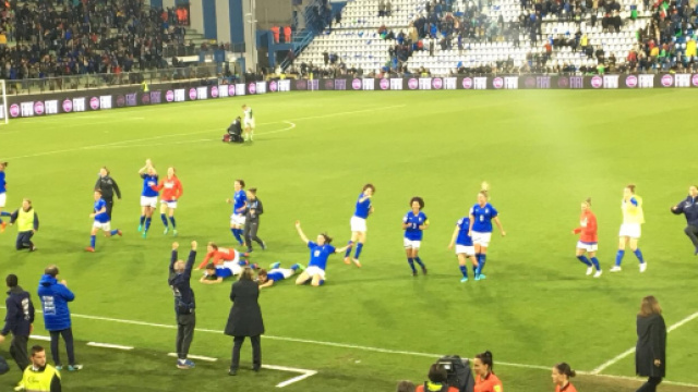 La grande gioia delle azzurre a fine partita