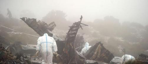 Le immagini del disastro aereo in Algeria