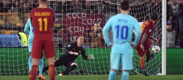 De Rossi marcou de pênalti o segundo gol da Roma De Rossi marcou de pênalti o segundo gol da Roma