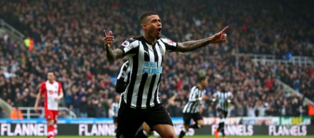 Kenedy (hier im Trikot von Newcastle United) Kenedy (hier im Trikot von Newcastle United)