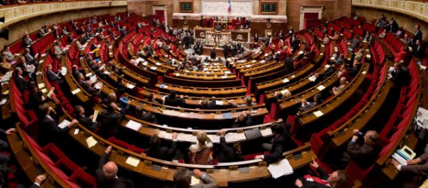 Le 4 avril, la mission parlementaire rendait un rapport sur les pesticides préconisant une restriction du périmètre d'interdiction du glyphosate. Le 4 avril, la mission parlementaire rendait un rapport sur les pesticides préconisant une restriction du périmètre d'interdiction du glyphosate.