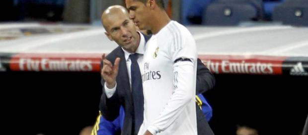 Mercato Real Madrid : Zidane tranche sur l'avenir de Raphaël Varane Mercato Real Madrid : Zidane tranche sur l'avenir de Raphaël Varane