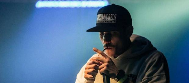 Noyz Narcos parla della marijuana: 'Non fumo cannabis light, sono della vecchia guardia' Noyz Narcos parla della marijuana: 'Non fumo cannabis light, sono della vecchia guardia'