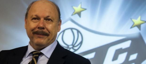 Presidente santista busca solução para jogadores encostados Presidente santista busca solução para jogadores encostados