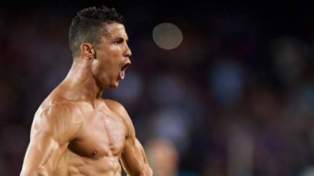 Cristiano Ronaldo esulta dopo il gol-qualificazione -fonte: bestsportsshots.com