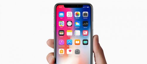 Apple iPhone X continua a ''rubare'' clienti a Samsung