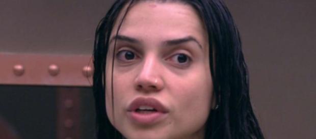 Para parte dos internautas, Paula está inclinada a deixar o programa da Rede Globo Para parte dos internautas, Paula está inclinada a deixar o programa da Rede Globo
