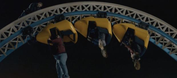 Szene in Folge 2 von "9-1-1": Dramatischer Rettungseinsatz auf einer Achterbahn / Foto: 20th Century Fox Television, Sky1 Szene in Folge 2 von "9-1-1": Dramatischer Rettungseinsatz auf einer Achterbahn / Foto: 20th Century Fox Television, Sky1