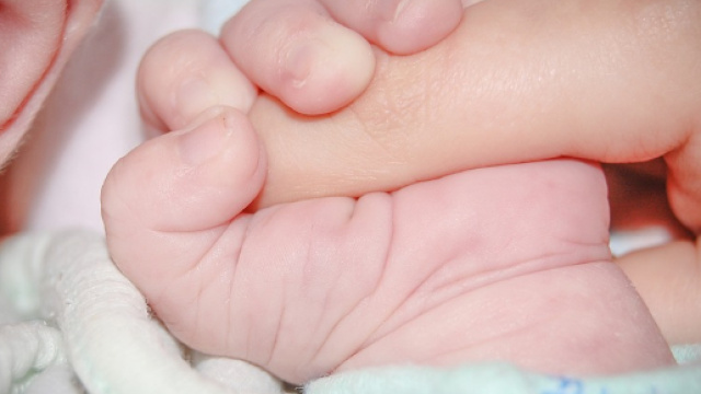 Il padre l'ha picchiata perchè la piccola non smetteva di piangere