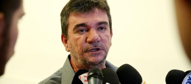 O presidente é muito querido pela torcida O presidente é muito querido pela torcida