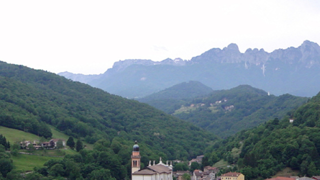 In un casolare di una frazione di Valli del Pasubio trovato il corpo mummificato del 42enne Walter Dal Zotto, morto forse da nove mesi.